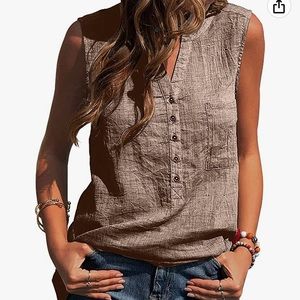Sleeveless V neck button down front pocket blouse , new no tags